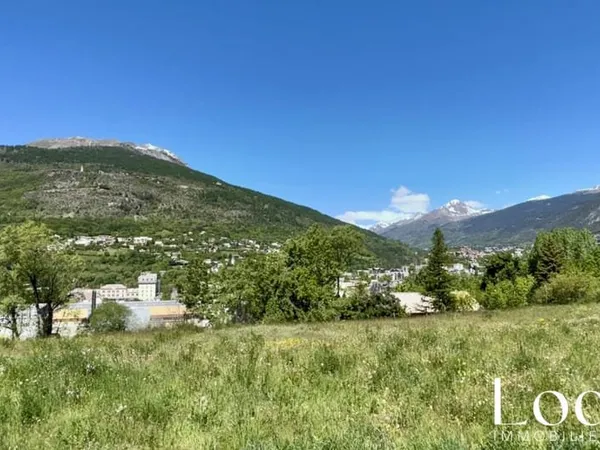 BRIANCON - PONT DE CERVIERES - BEAU TERRAIN DE 778 m²