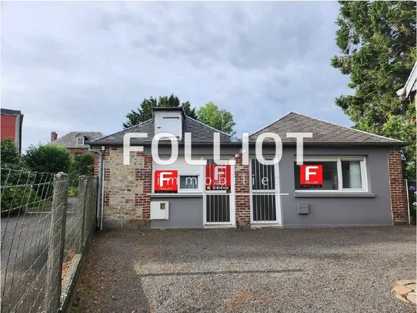 A LOUER - VIRE NORMANDIE - LOCAL COMMERCIAL AVEC BEL EMPLACEMENT