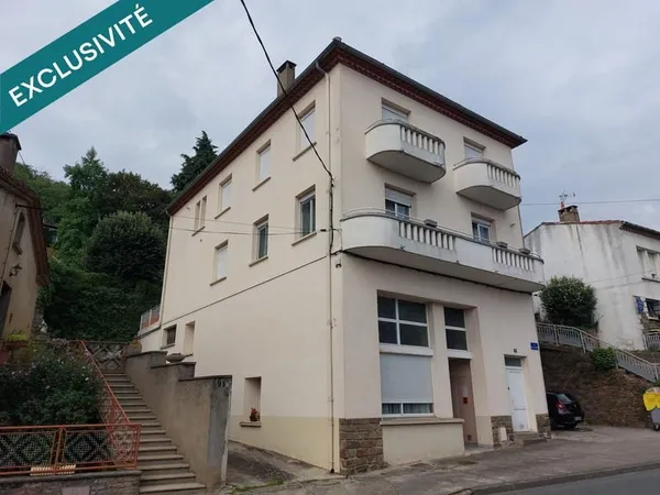 Immeuble comprenant 4 appartements et un garage.