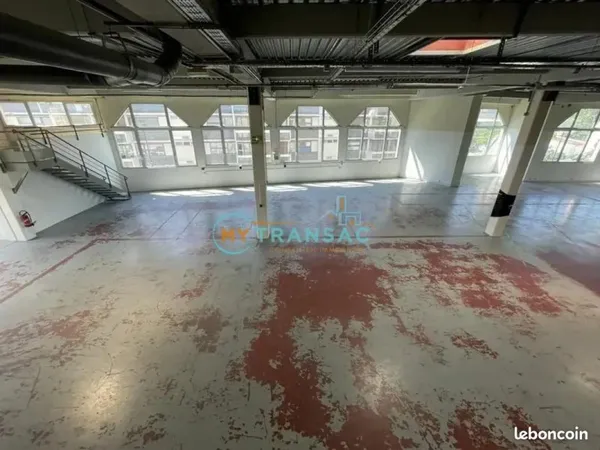 Local bureaux 854 m²