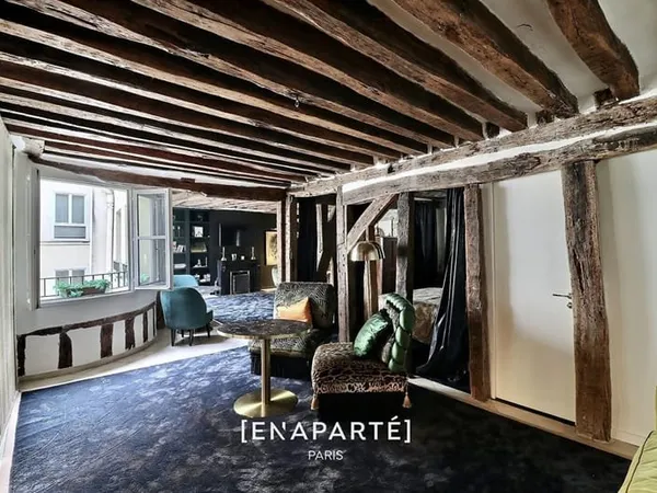 Vente / 75006 / Rue de Buci - Saint-Germain-des-Prés / 3 Pièces / Idéalement situé
