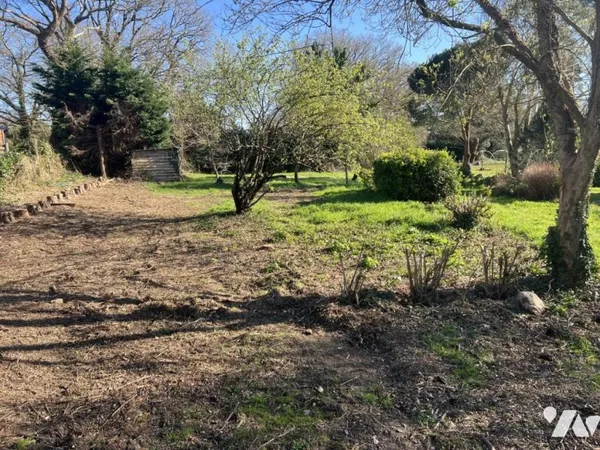 Terrain 850 m²