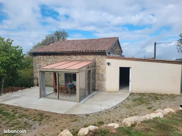 A louer maison 80m2, 3 chambres avec 1200m2 terrain a St Romain de Lerps