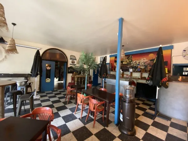 LOURES BAROUSSE - BELLE BATISSE AVEC APPARTEMENT ET BAR / RESTAURANT