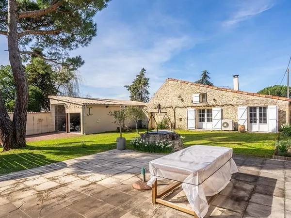 Cartelègue - Maison 8 pièces de 186m² avec jardin , garage double et appartement