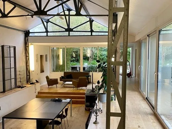 Sous-location Bureaux dans loft avec grand jardin