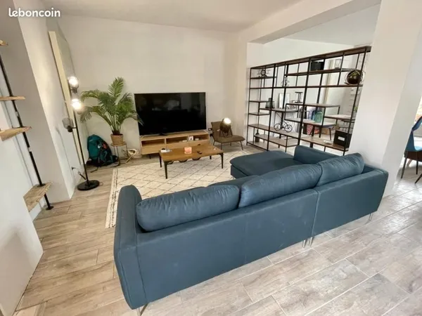 Chambre 1 pièce 241 m²