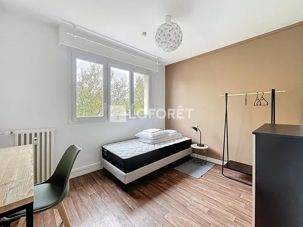 Chambre de service 4 pièces 70 m²