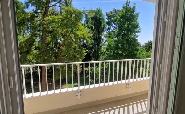 Appartement 3 pièces lumineux avec balcon et vue sur parc ar