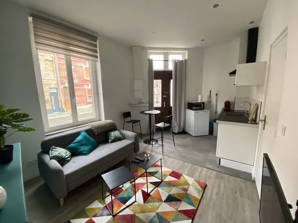 JOLI APPARTEMENT 2 PIECES MEUBLÉ QUARTIER LA HOTOIE TOUTES C