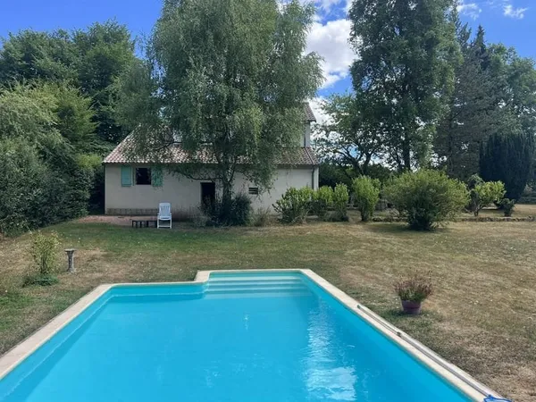 Maison tranquille avec piscine