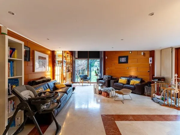 LIVRY GARGAN - Maison d'architecte - 220 m2 sur une parcelle de 551 m2