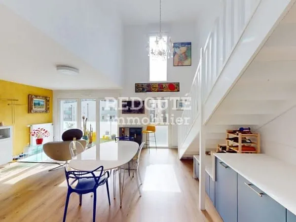 A VENDRE A REIMS DUPLEX F5 EN DERNIER ETAGE DANS RESIDENCE RECENTE AVEC EXTERIEUR ET POSSIBILITE DE 