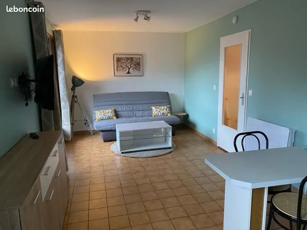 Studio meublé 30 m2 centre faverges