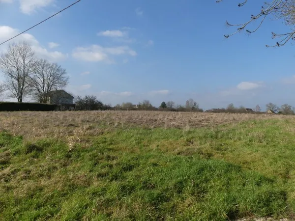 Terrain à batir 2 458 m² - libre constructeur