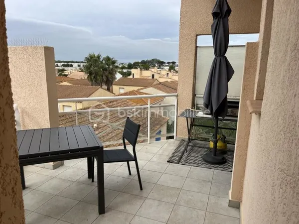 Dans résidence sécurisée face à la plage, appartement T5 avec terrasse, piscine et place de parking 