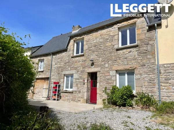 Maison en pierre avec deux chambres, garage et atelier
