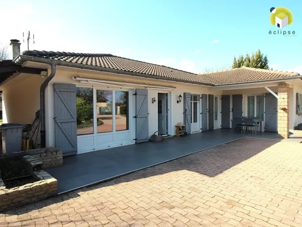 MAISON PLAIN PIED 146 M2 AU CALME A MEZERIAT !!!