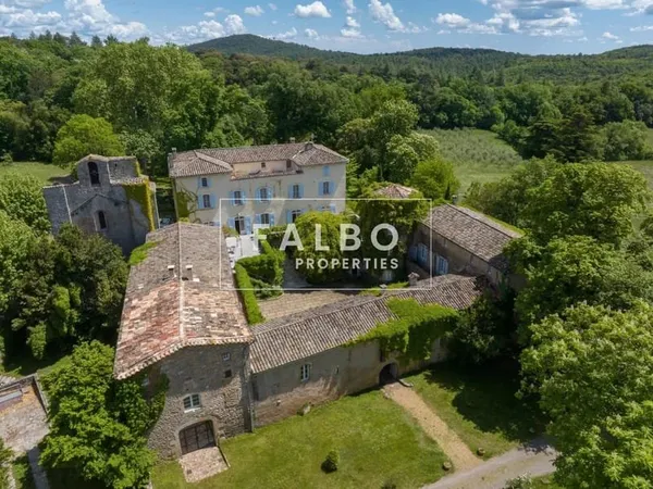 Château de charme restauré à vendre à proximité d'Anduze et d'Uzès aux portes des Cévennes