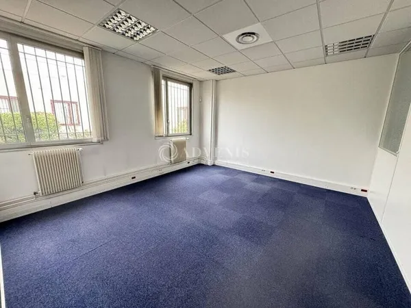 Bureau 499 m²