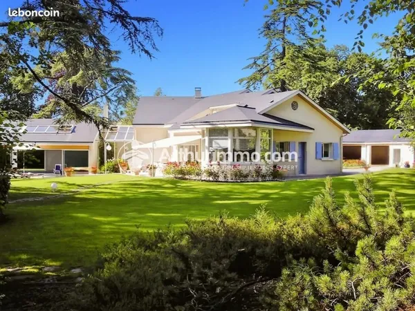 Maison 10 pièces 344 m²