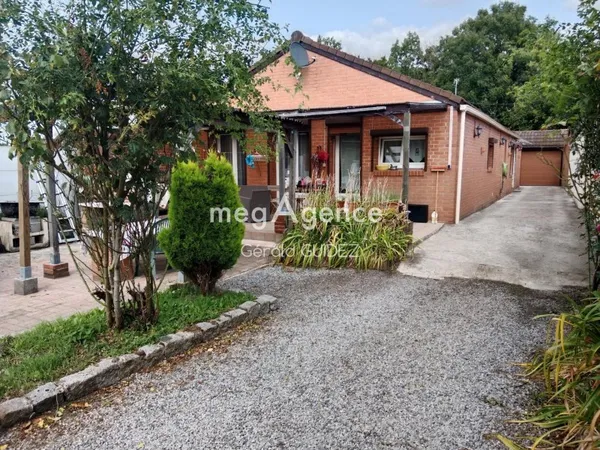 A LOURCHE Magnifique plain pied totalement rénové en C sans vis à vis de 154 m2 avec garage et grand