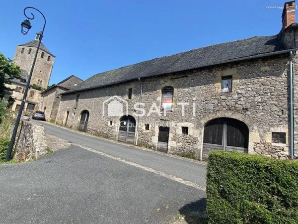 Grange en pierre (368 m2 habitables) à restaurer à Peyrusse le Roc