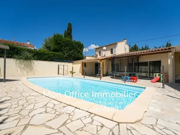 Référence : 5622-MCO - Maison de type 6 d'une surface de 205 m2 plus terrain stationnements et pisci