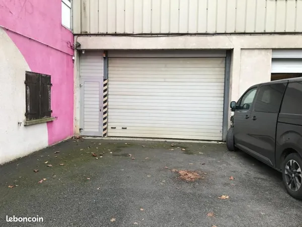 Local industriel 163 m²