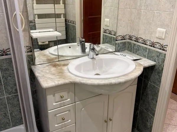 Studio 18 m2 + Cave à Paris 19ème - MEUBLÉ (avec lit, frigo, micro-ondes, etc)