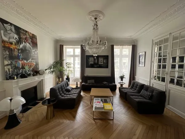 Appartement 12 pièces 220 m²