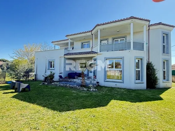 Maison familiale 235 m2 sue parcelle de 1419 m2