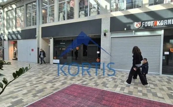 Local commercial 921 m²