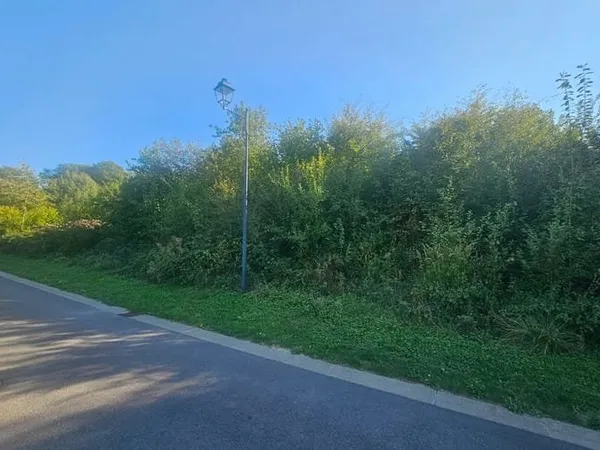 Terrain 977 m²