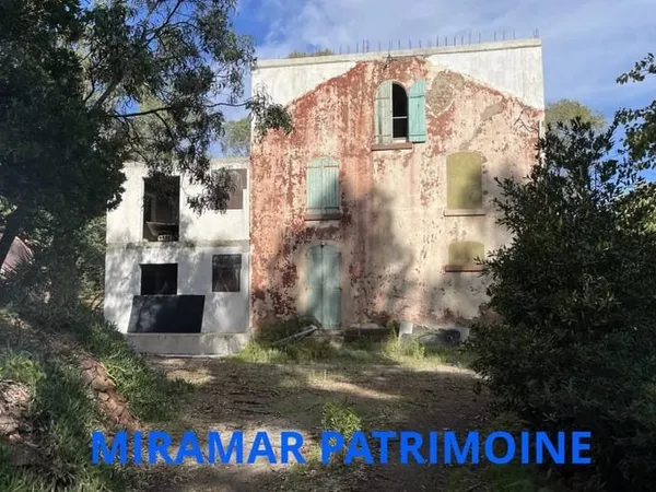 Propriété à usage d'habitation vue mer à restaurer
