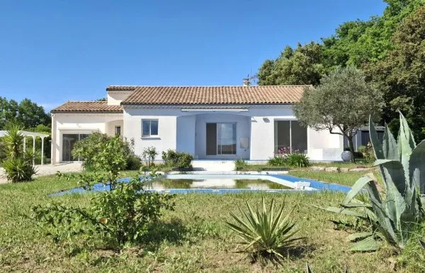 A vendre, Drôme provençale, villa de plain-pied, très soignée de 124m² avec piscine,