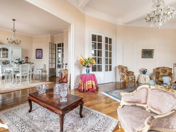 Appartement de 8 pièces principales