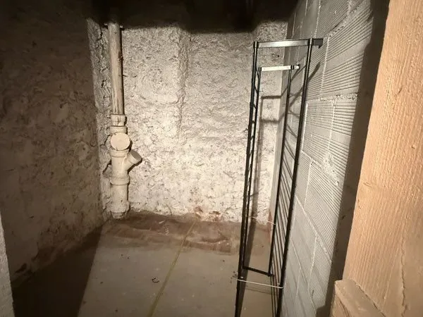 Cave - Paris 16 (Passy) - accès sécurisé