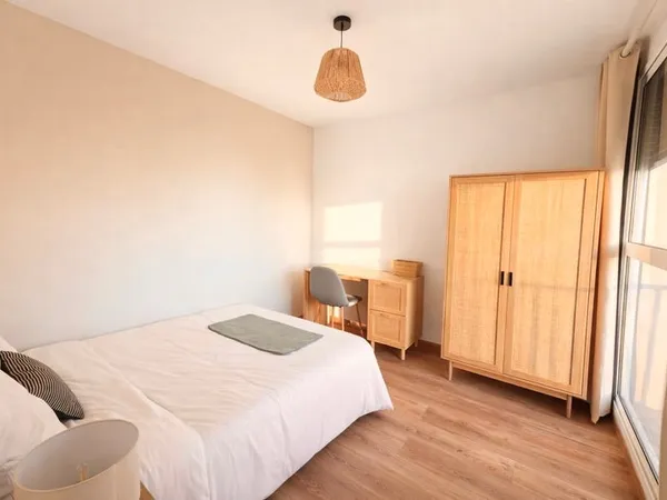 Chambre meublée - Colocation féminine
