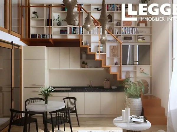 A RENOVER. Appartement 175m², balcons 4 m² au 2ième étage sur 6. 7 chambres, 3 SdB, 3 wc's. Cave.
