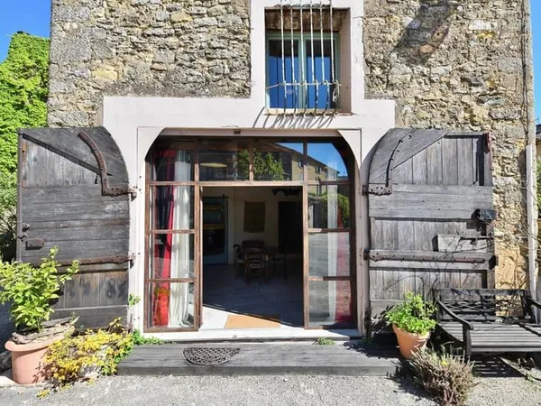 Remise entièrement rénové à 15 minutes d'Uzès