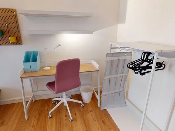 Chambre 5 pièces 78 m²