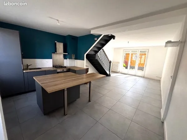 Charmante maison de ville - 3 pièces - 66 m² - Cour plein Sud - 900