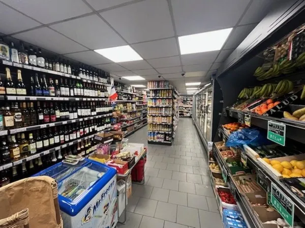Local commercial 130 m²