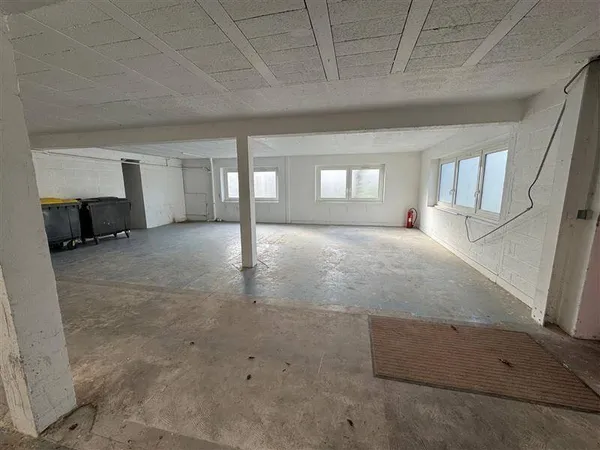Local d'activité 136 m²