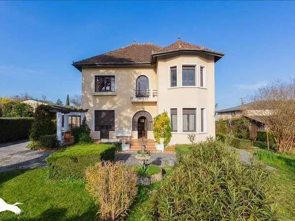 Maison 7 pièces 216 m²