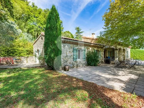Maison en pierre à vendre sur les hauteurs de La Bégude de Maz