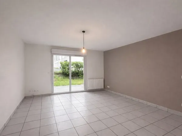 Appartement 2 pièces avec jardin de 50m2 et place de parking