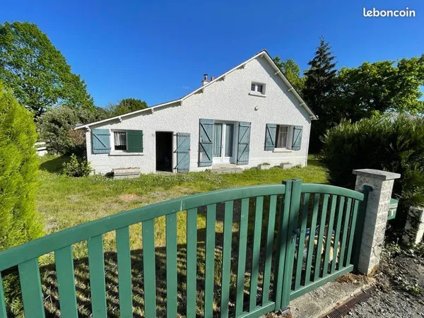 Maison à rénover sur grand terrain constructible et divisible à 200 mètres du centre ville
