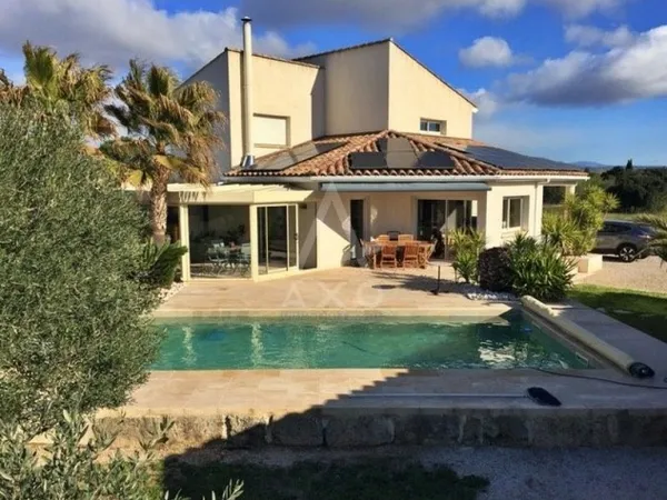 Maison de 175 m² ave studio indépendant et piscine sur un terrai